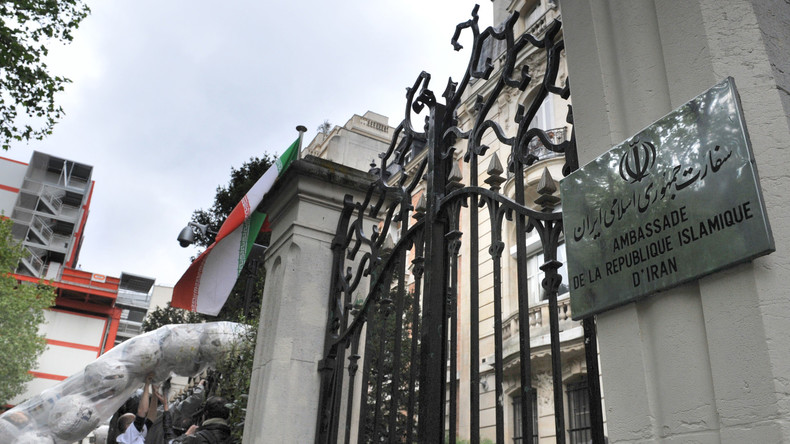 L'ambassadeur d'Iran en France refuse de serrer la main d'une journaliste