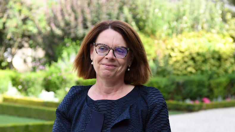 Raillée pour s'être comparée à une migrante, une députée LREM se justifie... et se fait brocarder