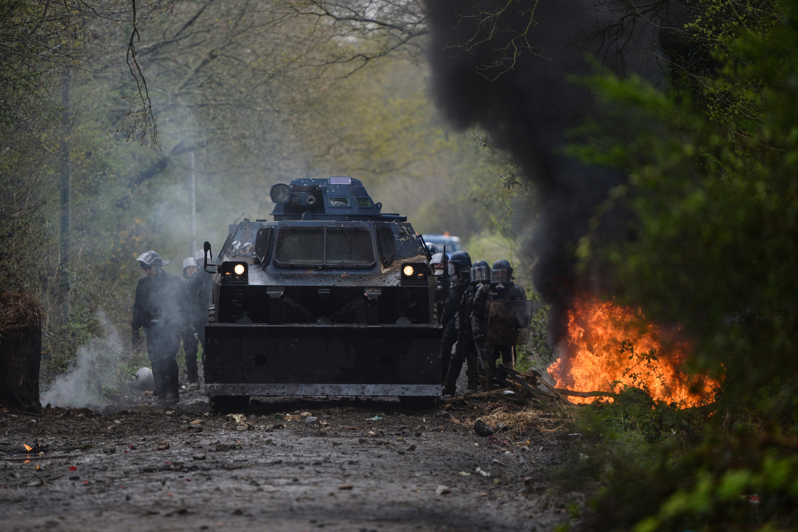Violences, affrontements : le bilan des opérations d'expulsions de la ZAD de NDDL (PHOTOS, VIDEOS)