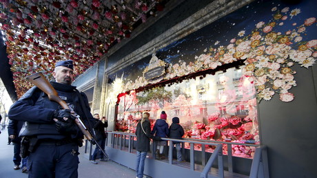 Antiterrorisme : les policiers désarmés par les vigiles de centres commerciaux ?