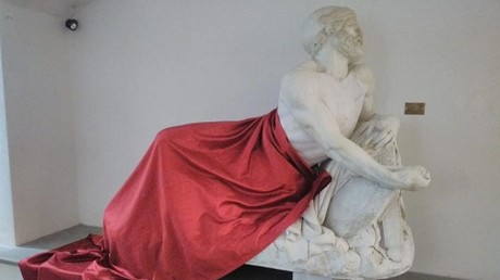 «Multiculturalisme raté»: une statue nue drapée pour un congrès musulman crée la polémique en Italie