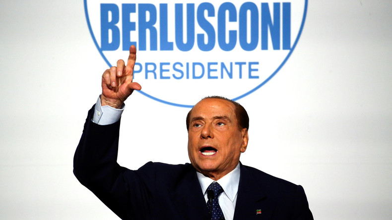 Réhabilité par la justice, Berlusconi va-t-il faire son retour sur la scène politique italienne ?
