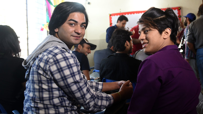 Le Pakistan adopte une loi de protection des personnes transgenres