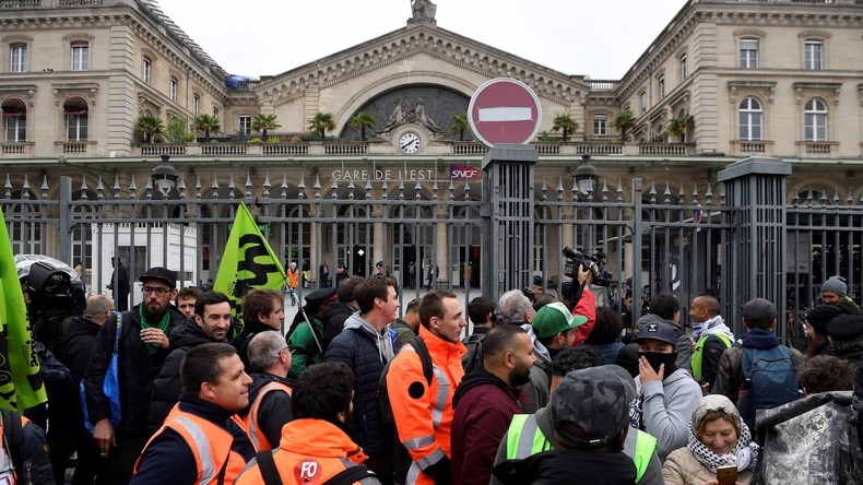 Grève à la SNCF : les syndicats parviennent à remobiliser les troupes (IMAGES)