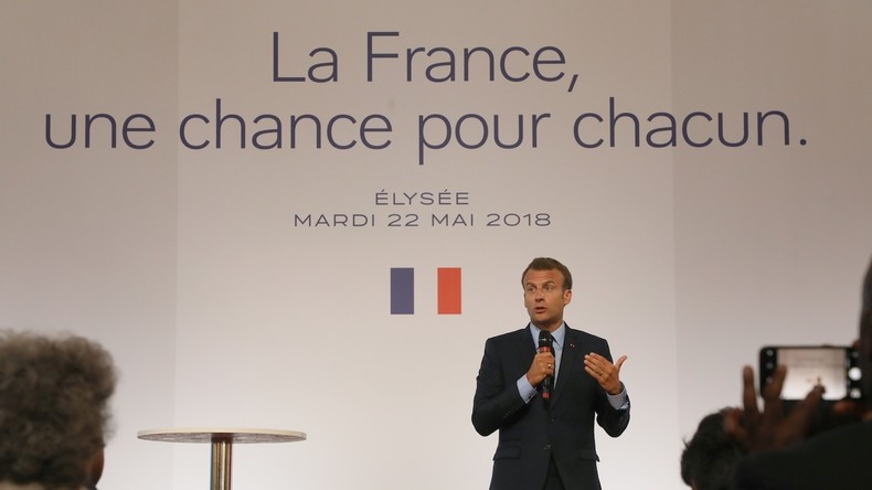 Un plan banlieue à 48 milliards d'euros ? Macron «ne croit pas» à des propositions de «mâles blancs»