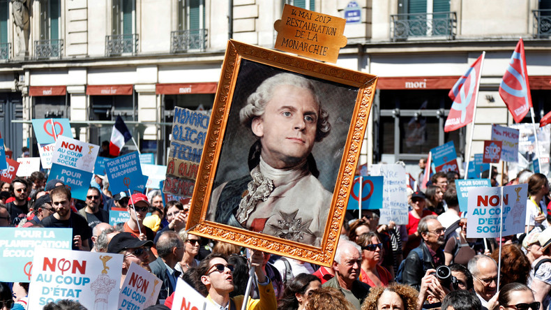 Brassard israélien et costume nazi : Castaner scandalisé par une caricature de Macron