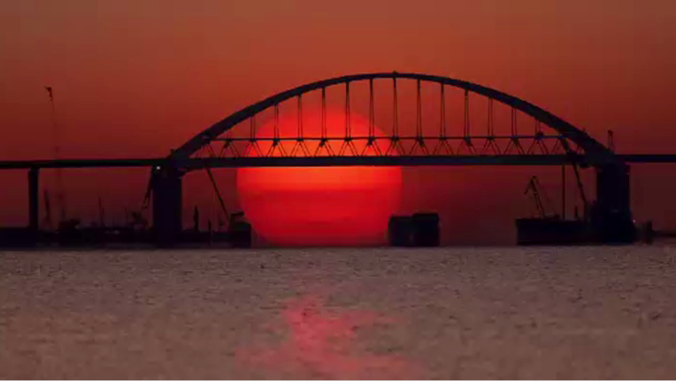 Combien De Kilomètres Entre La Russie Et La France Le pont reliant la Crimée à la Russie tel que vous ne l'avez jamais vu