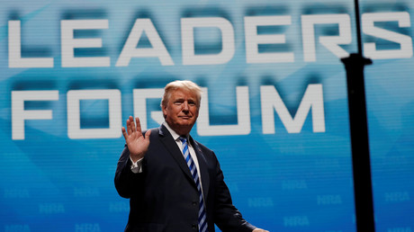 Donald Trump arrive à la Convention nationale de la NRA à Dallas