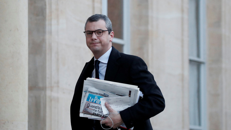 «Prise illégale d’intérêts», «trafic d’influence» : le bras droit de Macron visé par une plainte
