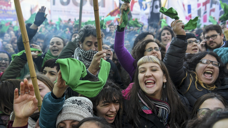 Argentine : les députés votent l'autorisation de l'avortement