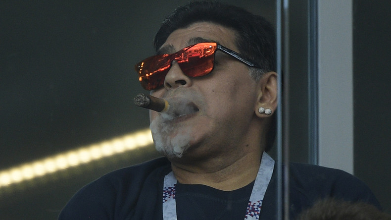 Epinglé pour un geste considéré raciste, Diego Maradona s'explique 