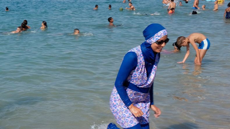 Arrêté anti-burkini : la mairie de Cannes condamnée à rembourser 11 euros d'amende à une vacancière