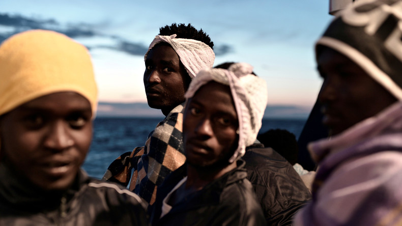 Espagne : des étudiants relogés pour faire place aux migrants de l'Aquarius