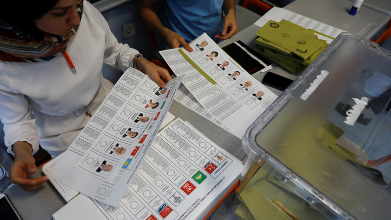 Une délégation française du PCF, avec une sénatrice, arrêtée en Turquie puis relâchée