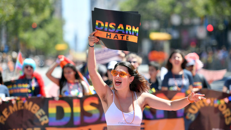 Bagarre générale de femmes en sous-vêtements à la Gay Pride de San Francisco (VIDEO CHOC)
