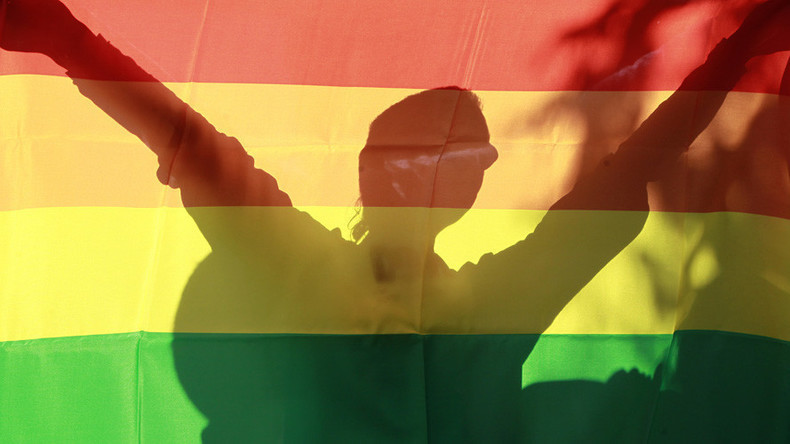 Pour la journée de lutte contre l'homophobie, l'Assemblée nationale pavoisée aux couleurs LGBT