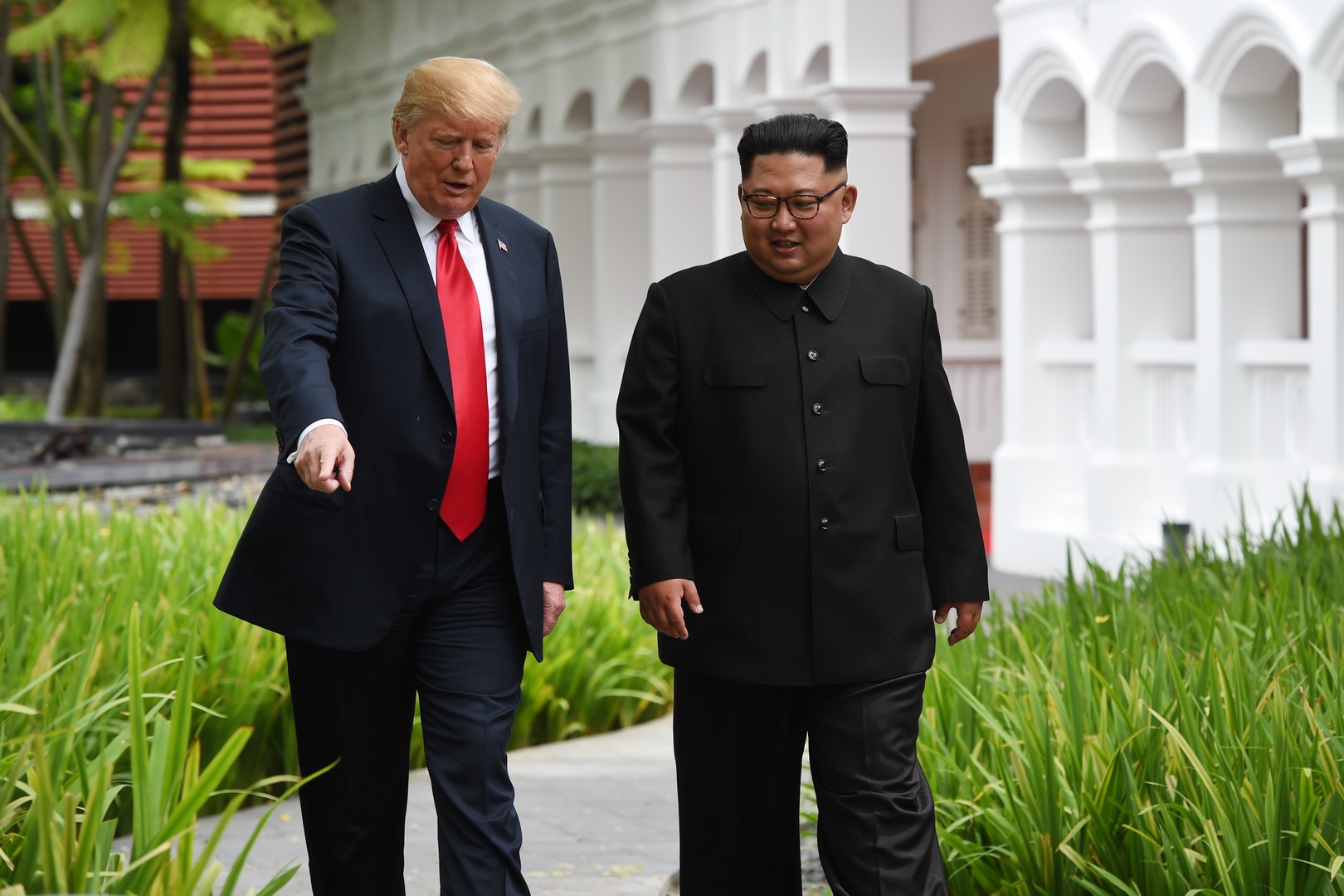 Poignée de main historique entre Donald Trump et Kim Jong-un