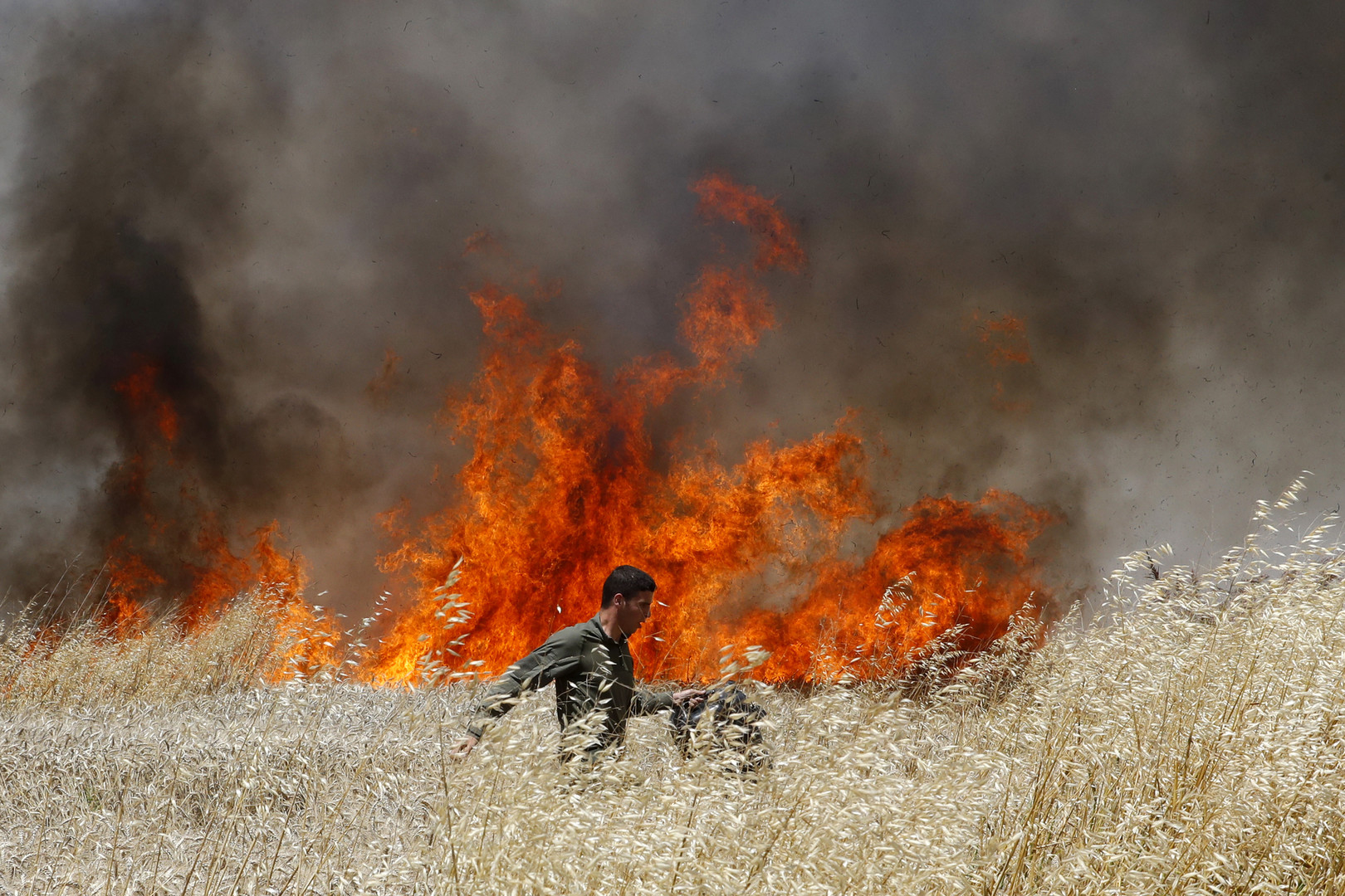 Gaza : quand le Hamas attaque Israël à coup de préservatifs en feu (IMAGES)
