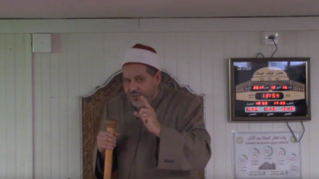 Capture d'écran de la vidéo YouTube où Mohamed Tatai tient les propos qui lui sont reprochés.
