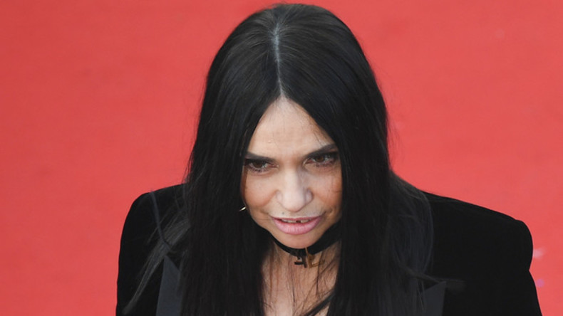 «Que Dieu te protège» : Béatrice Dalle félicite Redoine Faïd pour son évasion, les réactions fusent