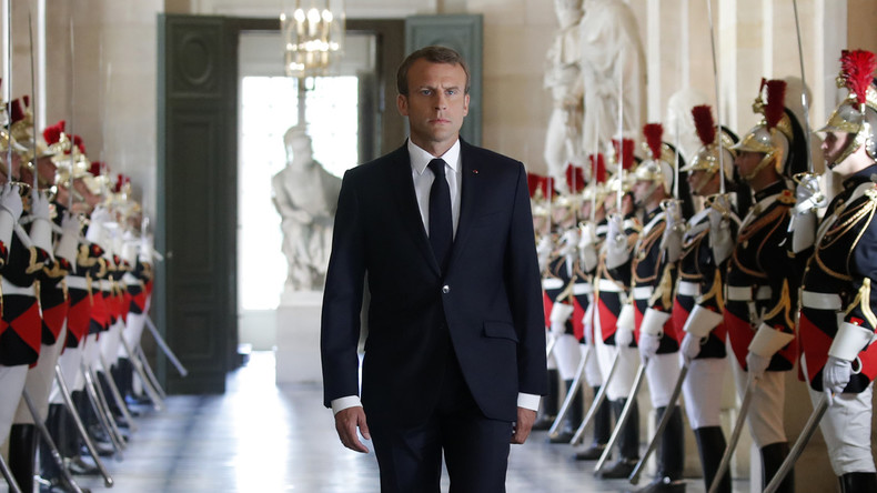 #MacronMonarc : les internautes répondent à l'appel de «manif en ligne» de La France insoumise
