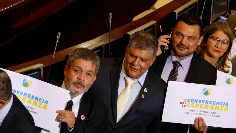 Les ex-guérilleros FARC font leur entrée au Parlement colombien pour la première fois