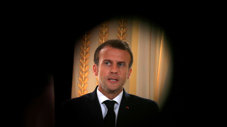 Pas convaincue par les explications de Collomb, l'opposition réclame des comptes à Macron