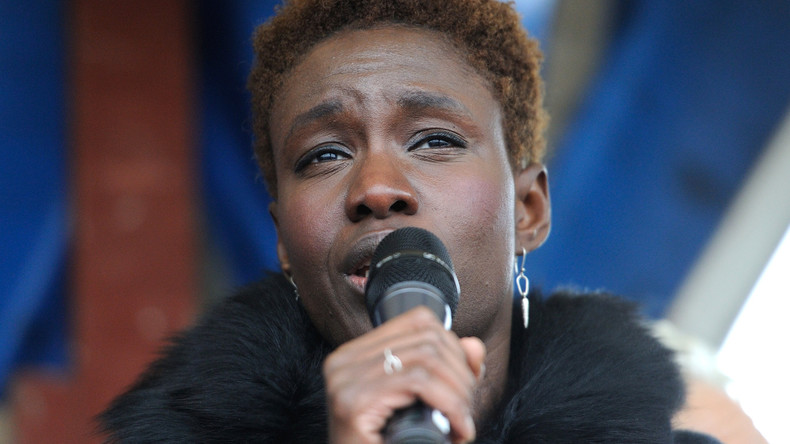 Voile : une tribune contre la neutralité dans le secteur public cosignée par Rokhaya Diallo