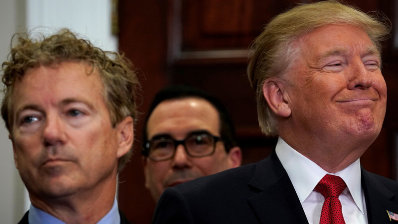 Etats-Unis : un sénateur républicain a remis à Vladimir Poutine une lettre de Donald Trump