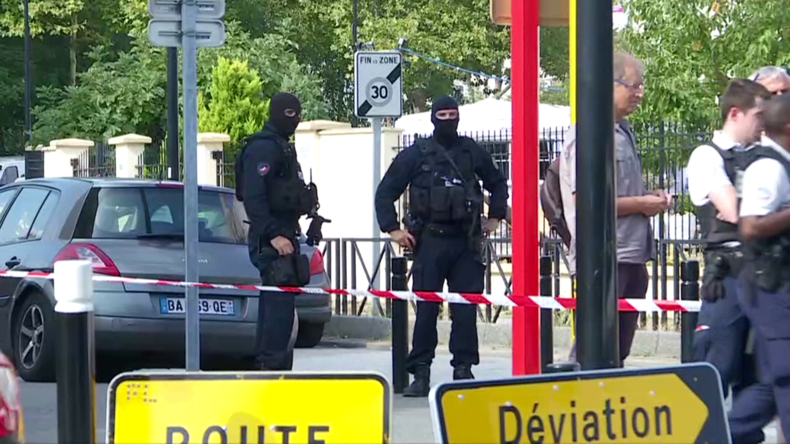 Daesh revendique l'attaque au couteau à Trappes : deux morts et un blessé grave, l'assaillant abattu