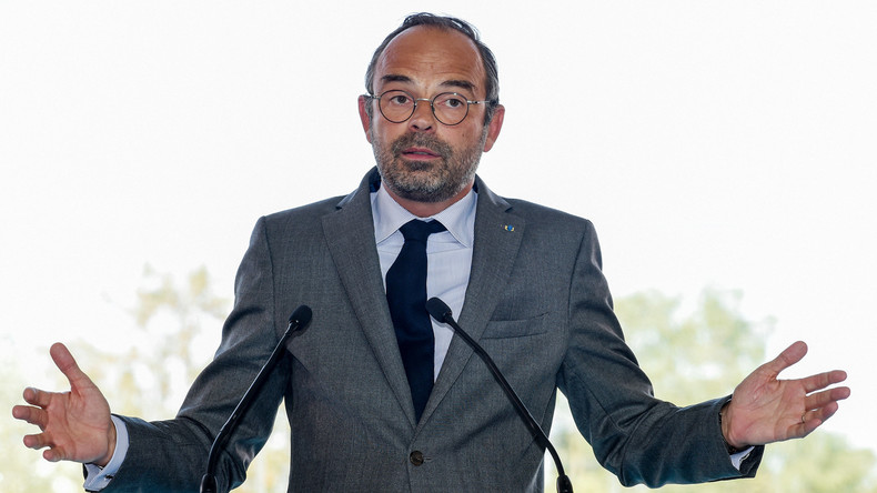 «Nous sommes tous de la chair à patron» : manifestation devant l'université d'été du Medef (IMAGES)