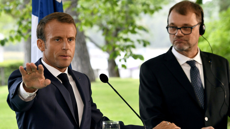 Emmanuel Macron appelle à revoir totalement la relation entre la Russie et l’UE