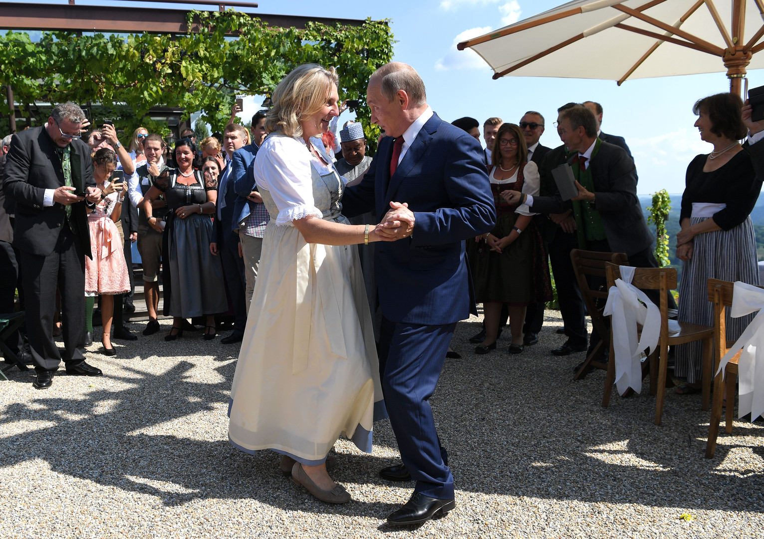 Poutine assiste au mariage de la ministre autrichienne des Affaires étrangères (PHOTOS)