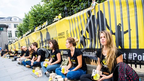 Des centaines de personnes manifestent à Bruxelles contre l'enfermement des mineurs (PHOTOS)