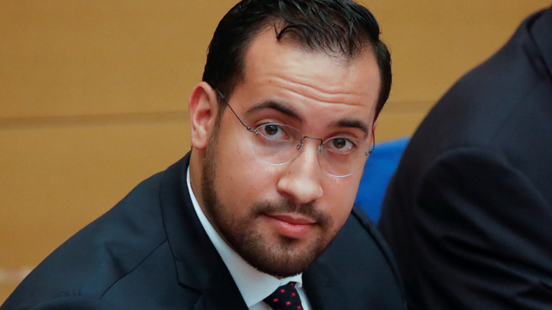Appartement, badge à l'Assemblée, véhicule équipé police : Benalla qualifie ses avantages d'«usages»