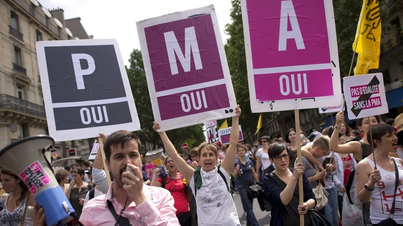 «En marche vers la marchandisation du corps» ? Le Comité d'éthique soutient l'extension de la PMA