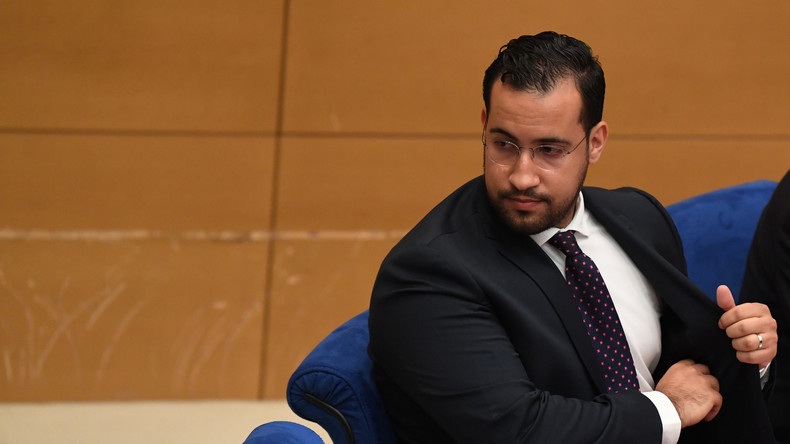 Benalla reçu en «guest star» à la réception de la fête nationale saoudienne au Petit Palais à Paris