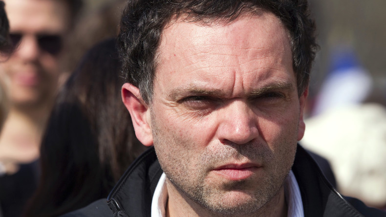 Yann Moix accepterait l'invitation de la police à faire un reportage «dans les quartiers difficiles»