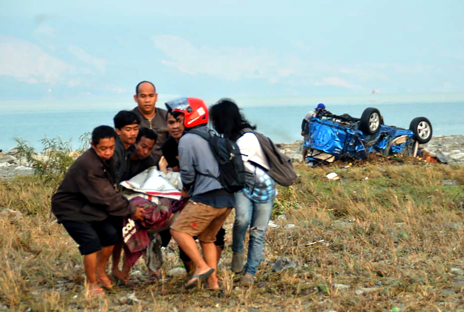 Indonésie : un séisme et un tsunami font des centaines de victimes (IMAGES)