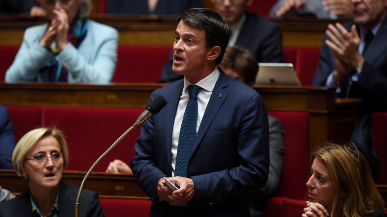 «Bon débarras» : des députés LFI troublent le discours d'adieu de Manuel Valls, applaudi par LREM