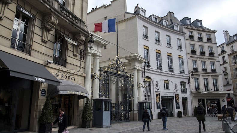 Gérard Collomb maintient sa démission, l'Elysée contraint de chercher un remplaçant