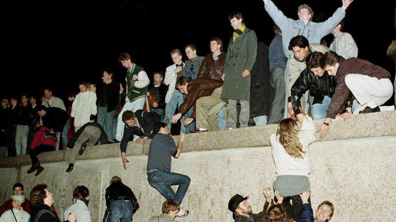 28 ans après la réunification, «l'unité allemande n'est pas encore accomplie», selon Merkel