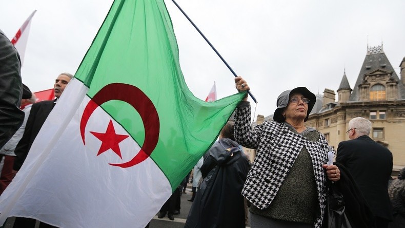Guerre d'Algérie : des dizaines de personnes rendent hommage aux victimes du 17 octobre 1961 (VIDEO)
