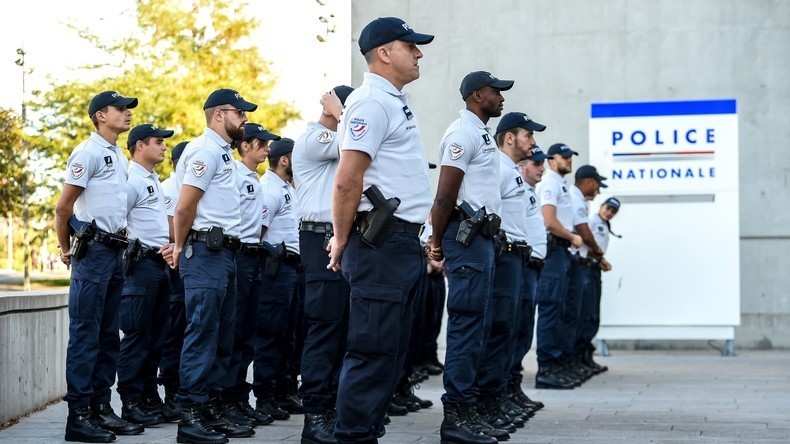 «Purge» antipolice : le ministre de l'Intérieur porte plainte, un internaute placé en garde à vue