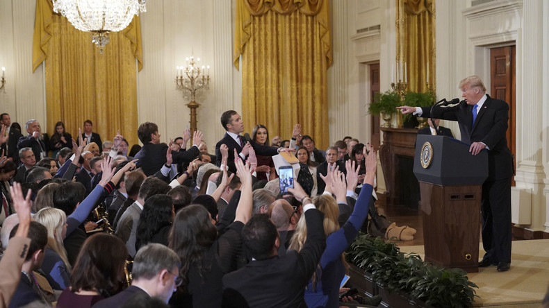 CNN attaque la Maison Blanche en justice pour avoir retiré l'accréditation d'un de ses journalistes