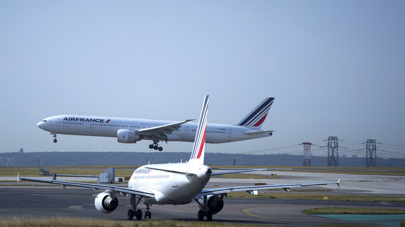 Environnement : pourquoi la France refuse-t-elle de taxer le kérosène ?