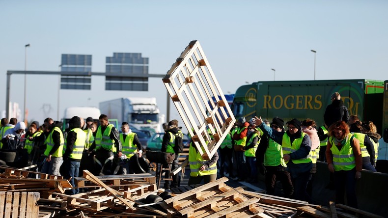 Gilets Jaunes Macron Espère Mettre Fin à La Mobilisation