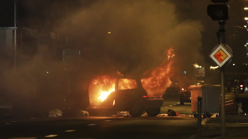 Gilets Jaunes Couvre Feu Instauré à La Réunion Après Des