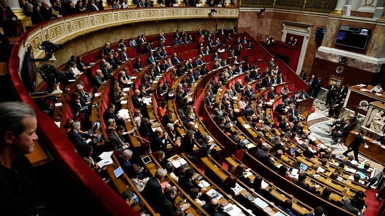Le Parlement adopte définitivement la loi controversée contre la «manipulation de l'information»