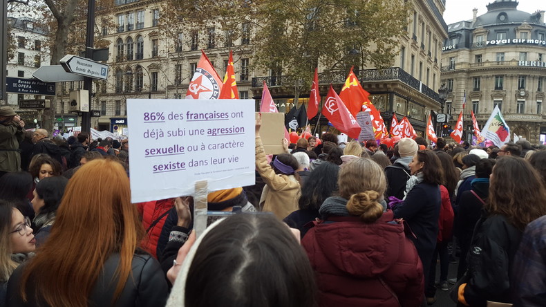 «Ras-le-viol !» : des milliers de féministes défilent contre les violences sexistes (IMAGES)